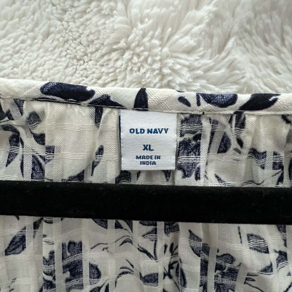 New with Tags beautiful blue floral XL dress